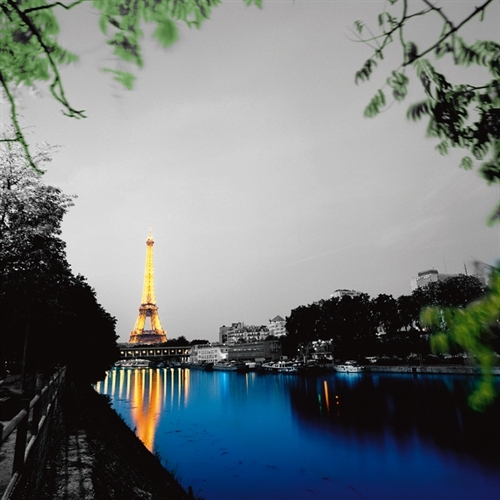 Anne Valverde Eiffel Reflect