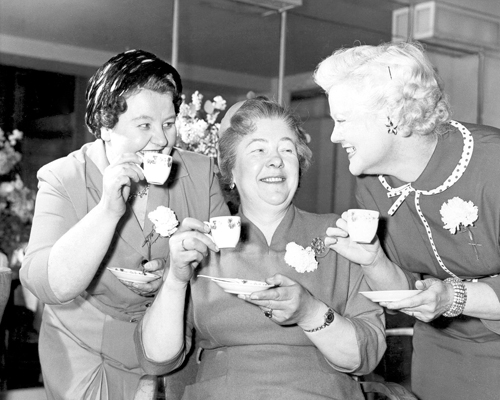 Anonym Three Women Drinking Coffee 1959