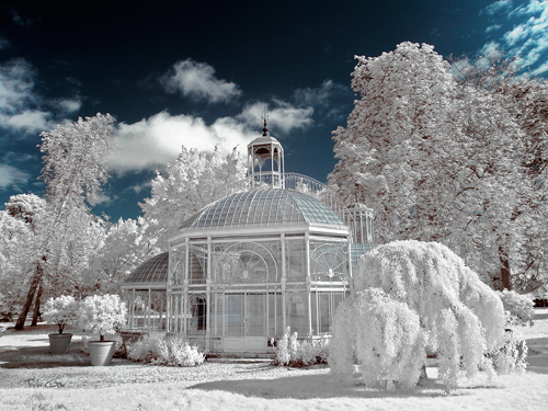 Tonee Gee The Glass House By Eiffel Gradignan